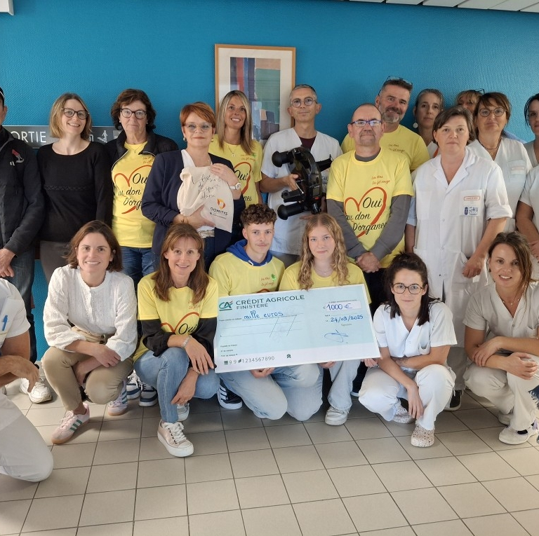 Don de pédaliers au service de dialyse par l'association les Kilomètres du Fil Rouge